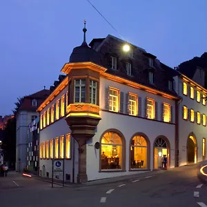 4* מלון Arthotel
